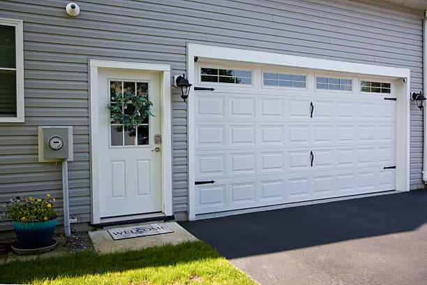 24/7 Emergency Garage Door Panel Replacement experts in Houston County County, TN